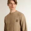 Suéter beige para hombre con logotipo bordado