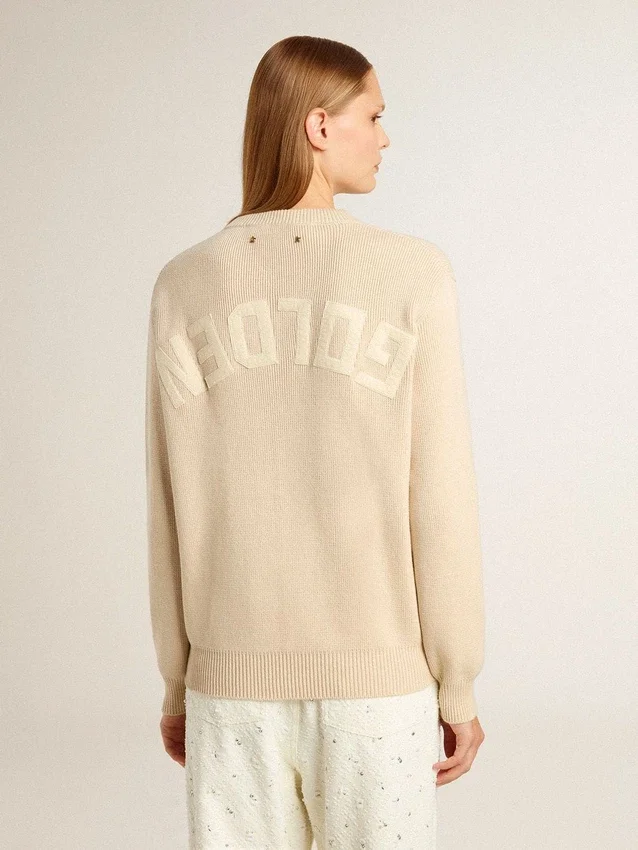 Suéter beige para mujer con letras «Golden» en la espalda