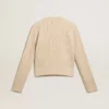 Suéter corto de cuello redondo en lana beige con cristales por toda la prenda