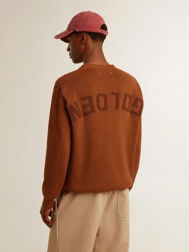 Suéter de cuello redondo para hombre con logotipo en la espalda