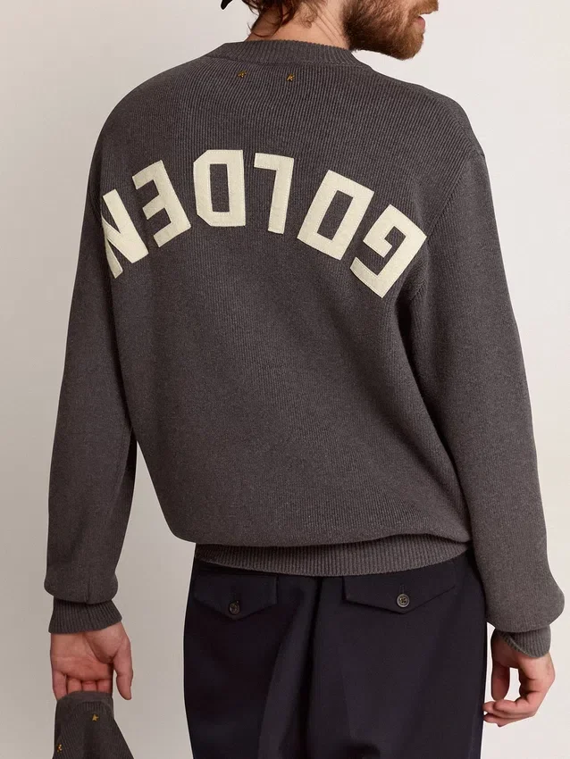 Suéter de cuello redondo para hombre en algodón gris oscuro con logotipo en la espalda
