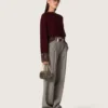 Suéter de cuello redondo para mujer en lana color burdeos con bordado de pedrería