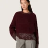 Suéter de cuello redondo para mujer en lana color burdeos con bordado de pedrería