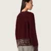 Suéter de cuello redondo para mujer en lana color burdeos con bordado de pedrería