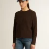 Suéter de mujer de cuello redondo en mezcla de lana con botones dorados