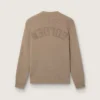 Suéter para hombre de algodón orgánico color topo claro con logotipo bordado