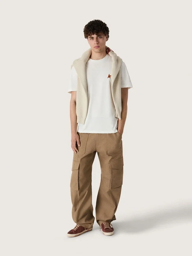 Suéter unisex de cuello redondo en algodón beige con parche en el frente y logotipo en la espalda