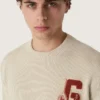 Suéter unisex de cuello redondo en algodón beige con parche en el frente y logotipo en la espalda