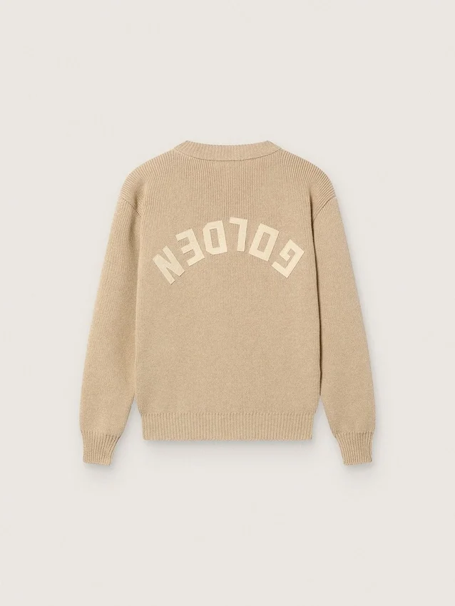 Suéter unisex de niños en color beige dorado con diseño acanalado y logotipo en la espalda