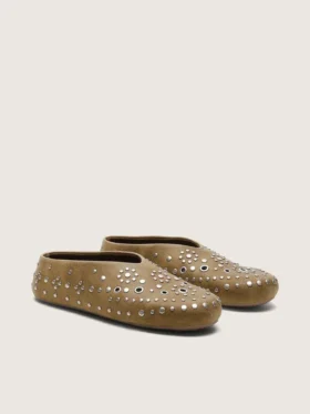 Tierra para mujer en gamuza color caqui con tachuelas plateadas
