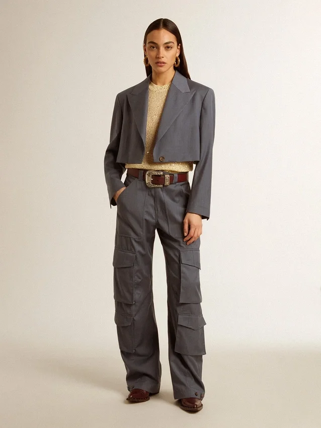 Top de malla con lentejuelas y detalles en contraste