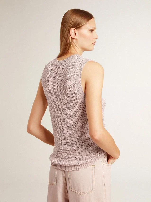 Top de malla con lentejuelas y detalles en contraste