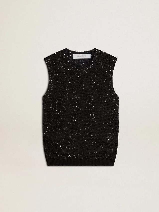 Top de malla negra con lentejuelas y detalles en contraste