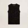 Top de malla negra con lentejuelas y detalles en contraste