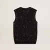 Top de malla negra con lentejuelas y detalles en contraste