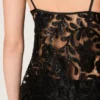Top de mujer de tul negro con estampado floral de lentejuelas negras