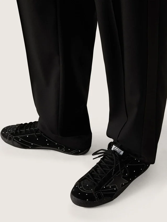True-Star para hombre en gamuza negra con cristales Swarovski y estrella de cuero negro
