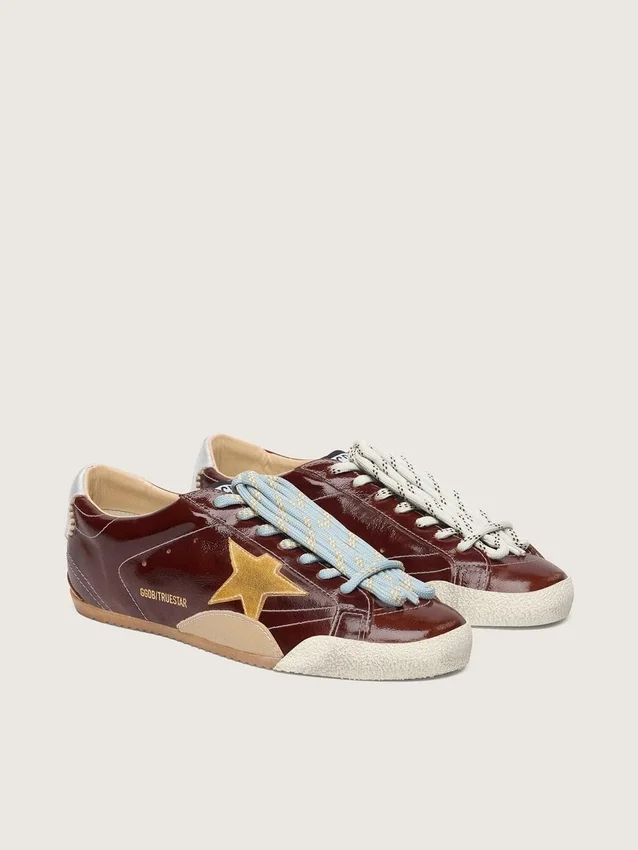 True-Star para mujer en naplak color burdeos con estrella de gamuza y lengüeta del talón de napa plateada
