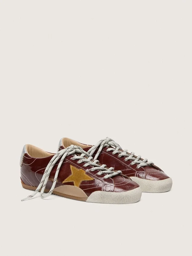 True-Star para hombre en naplak color burdeos con estrella de gamuza y lengüeta de talón de napa plateada