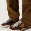 True-Star para hombre en naplak color burdeos con estrella de gamuza y lengüeta de talón de napa plateada
