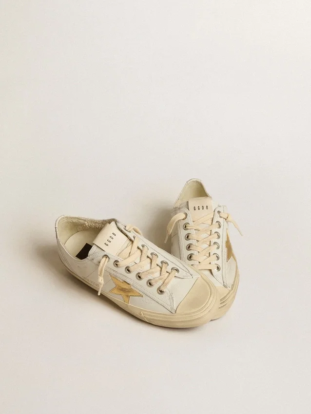 V-Star en cuero blanco con estrella de cuero metalizado dorado