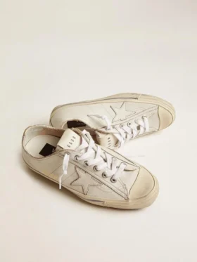 V-Star para hombre en cuero blanco con estrella blanca y franja azul claro en el ribete