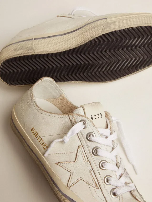 V-Star para hombre en cuero blanco con estrella blanca y franja azul claro en el ribete