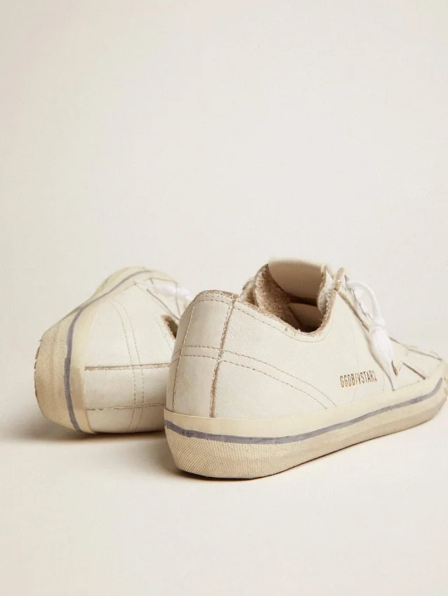V-Star para hombre en cuero blanco con estrella blanca y franja azul claro en el ribete