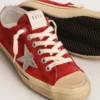 V-Star para hombre en gamuza rojo oscuro con estrella plateada y lengüeta en el talón