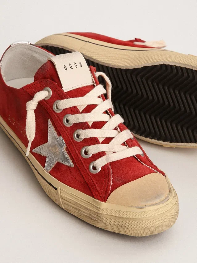 V-Star para hombre en gamuza rojo oscuro con estrella plateada y lengüeta en el talón