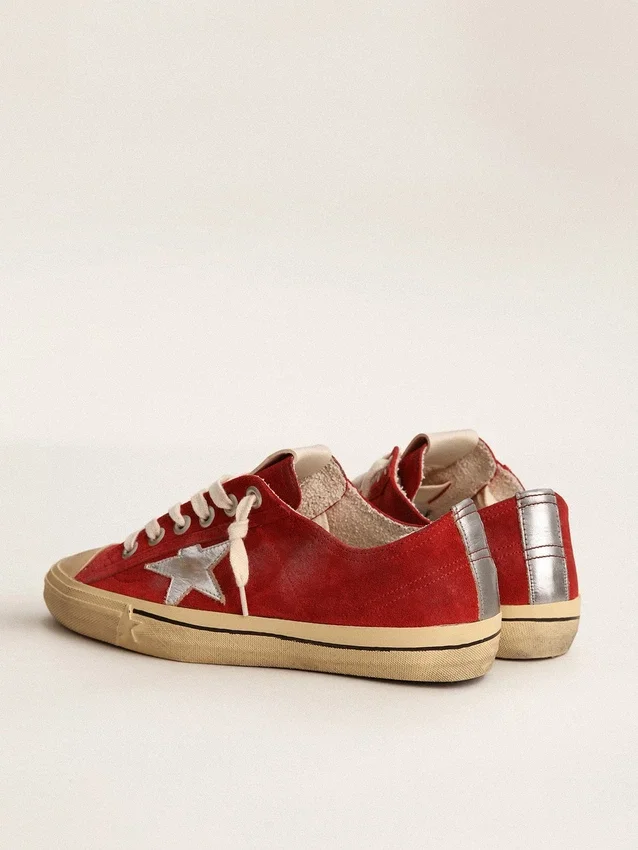 V-Star para hombre en gamuza rojo oscuro con estrella plateada y lengüeta en el talón