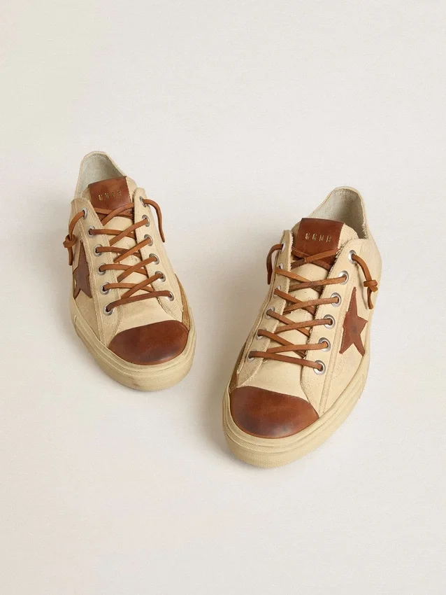 V-Star para hombre en lona color crema con estrella de cuero color tabaco