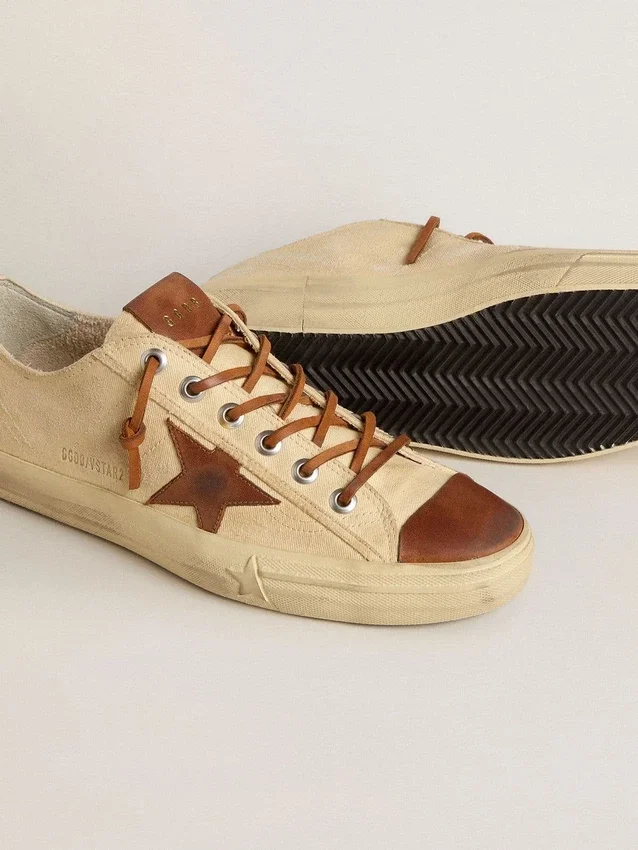 V-Star para hombre en lona color crema con estrella de cuero color tabaco