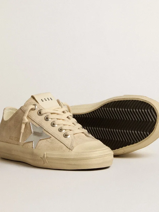 V-Star para mujer en gamuza color perla con estrella de cuero metalizado plateado