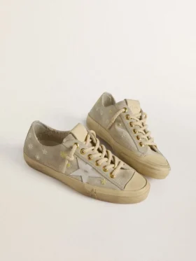 V-Star para mujer en gamuza gris hielo con estrella de cuero blanco y bordado floral