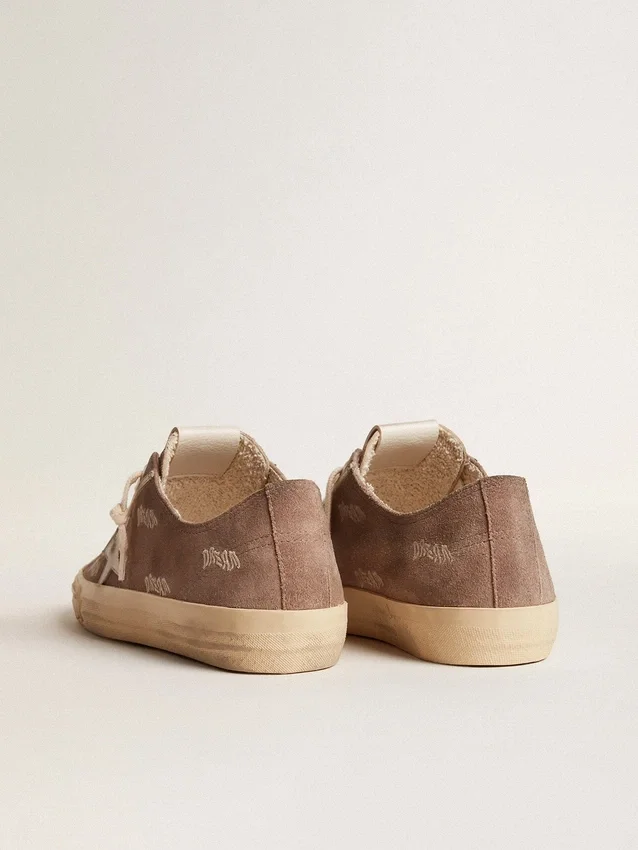 V-Star para mujer en gamuza gris paloma con estrella de cuero gris claro