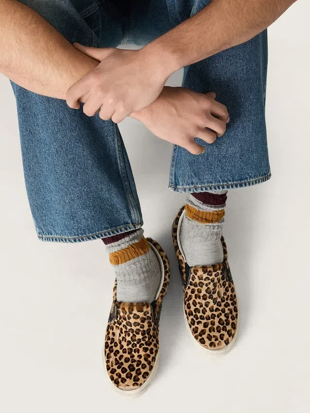 VCE Penstar para hombre en piel de potro con estampado de leopardo y lengüeta de talón de cuero negro
