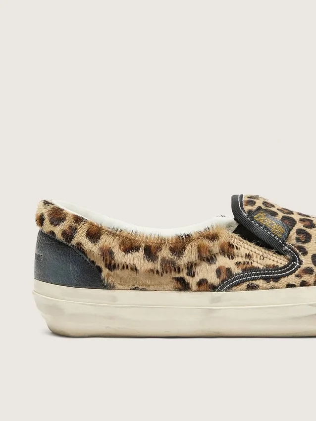 VCE Penstar para hombre en piel de potro con estampado de leopardo y lengüeta de talón de cuero negro