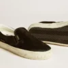 VCE Penstar para mujer en gamuza negra con lengüeta de talón de cuero negro