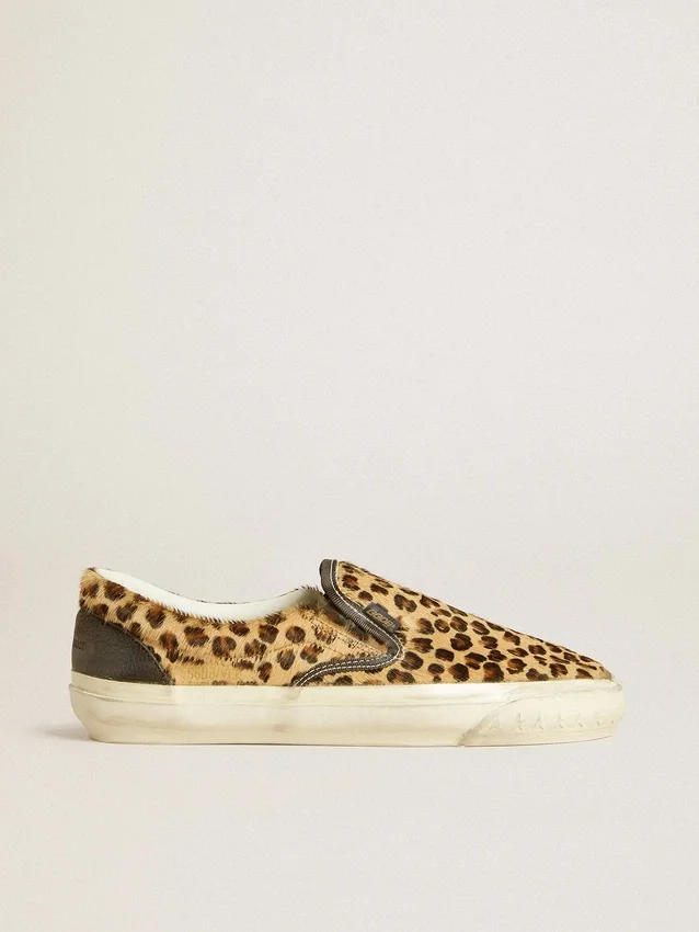 VCE Penstar para mujer en piel de potro con estampado de leopardo y lengüeta de talón de cuero negro