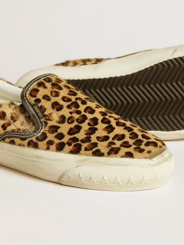 VCE Penstar para mujer en piel de potro con estampado de leopardo y lengüeta de talón de cuero negro