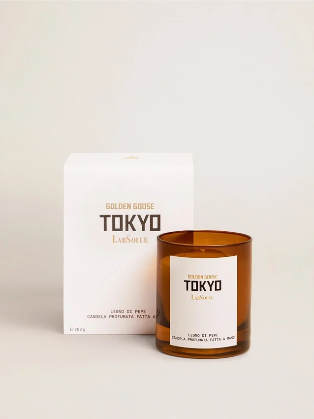 Vela perfumada Tokyo Essence con aroma a madera de pimienta, 200 g.