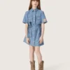 Vestido camisero de manga corta para niñas «Journey» en cambray de algodón azul claro con parche bordado