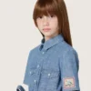 Vestido camisero de manga corta para niñas «Journey» en cambray de algodón azul claro con parche bordado