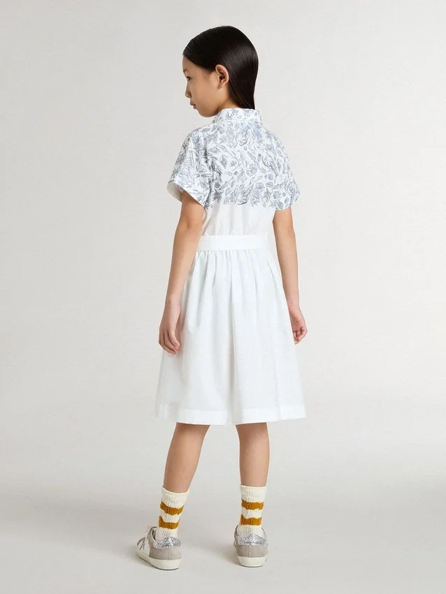 Vestido de camisa para niñas en lona de algodón blanca con estampado náutico azul y ribete blanco
