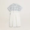 Vestido de camisa para niñas en lona de algodón blanca con estampado náutico azul y ribete blanco