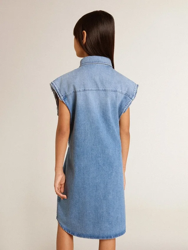 Vestido de mezclilla para niñas con lazo delantero y bordados