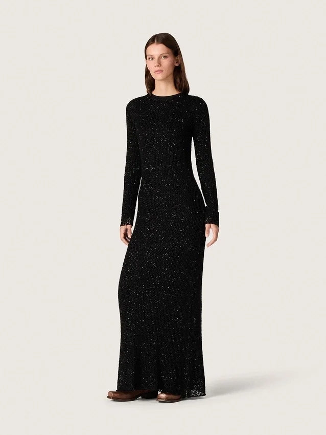 Vestido largo de mujer de malla negra con lentejuelas negras