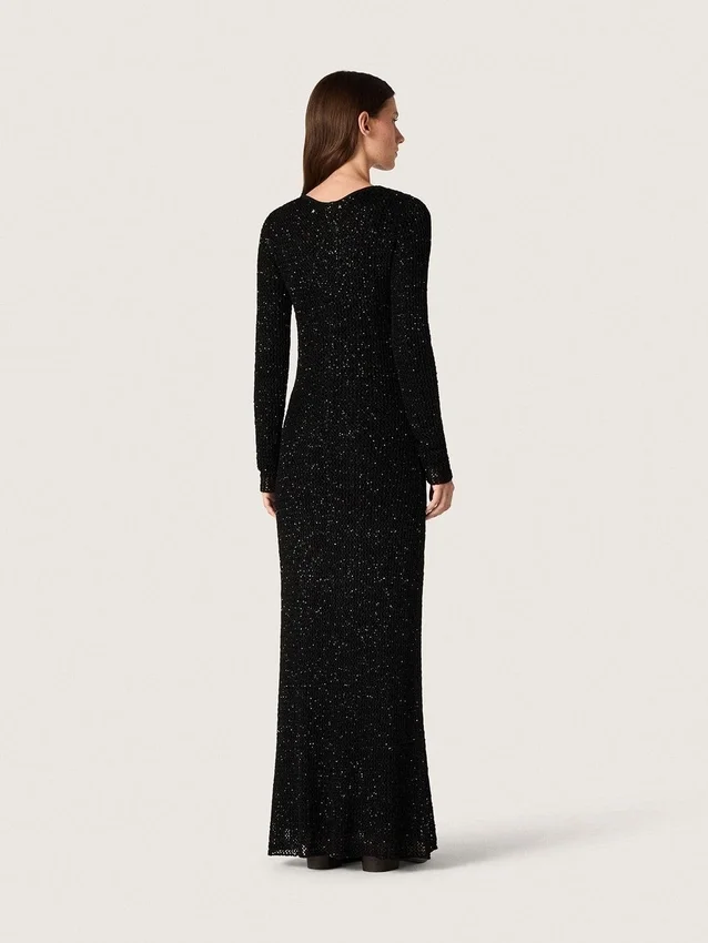 Vestido largo de mujer de malla negra con lentejuelas negras
