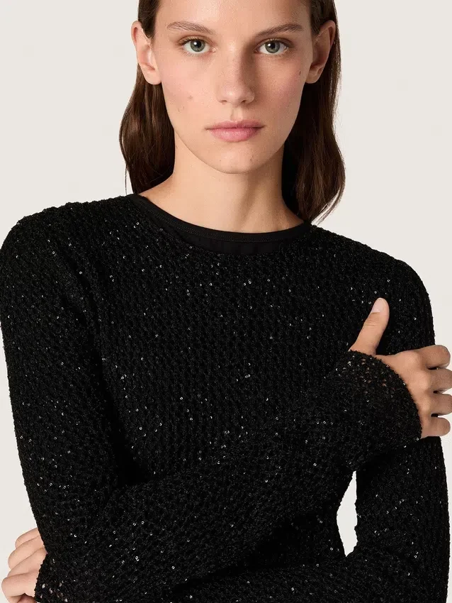 Vestido largo de mujer de malla negra con lentejuelas negras
